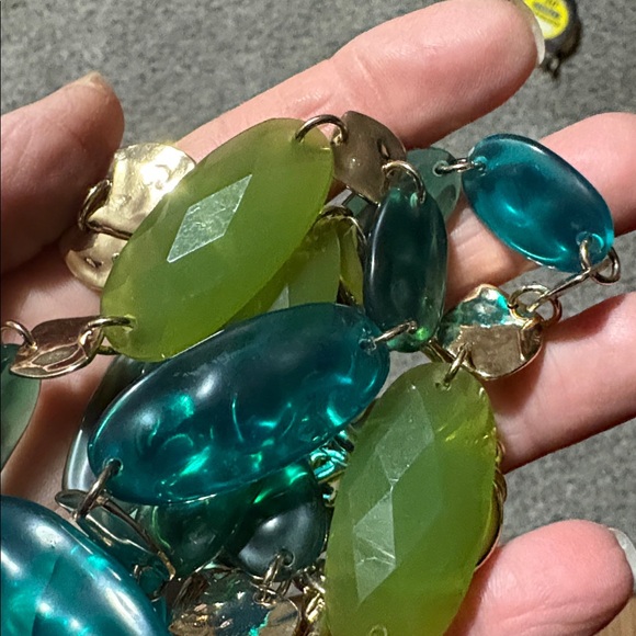 KASPER SHADES OF GREEN LARGE RESIN BEADED GOLD TOGGLE CLASP 18-21" NECKLACE-NWT - Picture 10 of 11